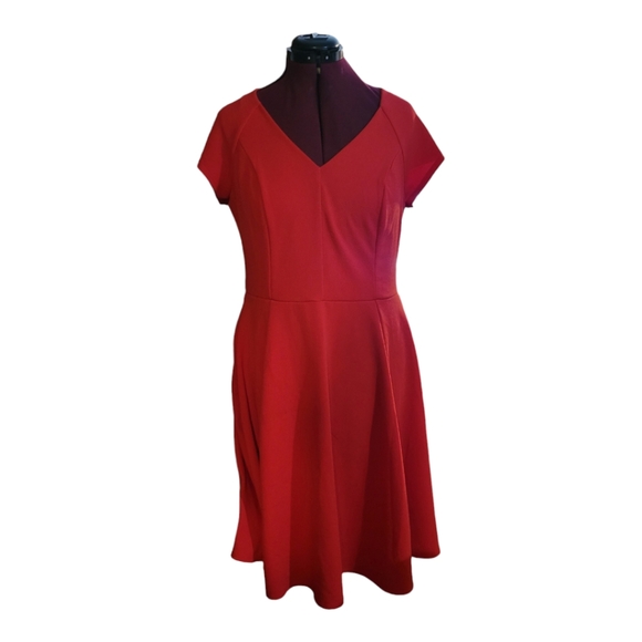 Women's Modcloth Red Fit to Flare Dress Short Sleeve V-neckline Lined Skirt EUC - Picture 2 of 10